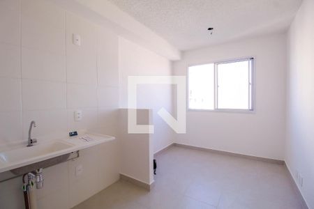Sala/Cozinha de apartamento à venda com 1 quarto, 28m² em Vila Cláudia, São Paulo