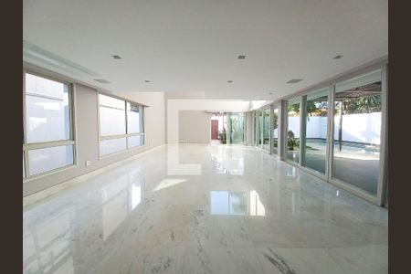 Casa à venda com 4 quartos, 608m² em Belvedere, Belo Horizonte