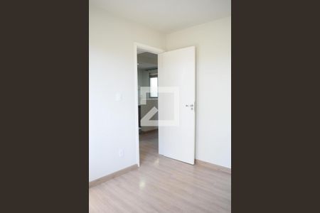 Quarto 1 de apartamento para alugar com 2 quartos, 45m² em Santa Cândida, Curitiba