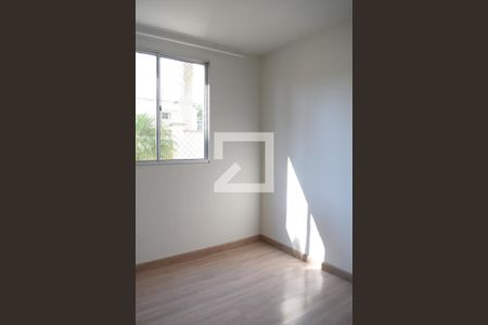Quarto 1 de apartamento para alugar com 2 quartos, 45m² em Santa Cândida, Curitiba