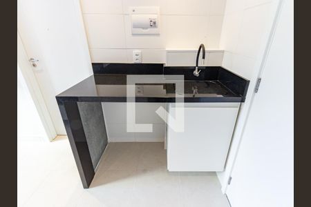 Sala/Cozinha de apartamento à venda com 1 quarto, 25m² em Vila Cláudia, São Paulo