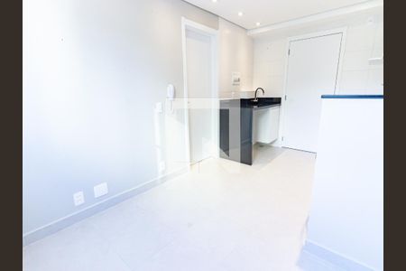 Sala/Cozinha de apartamento à venda com 1 quarto, 25m² em Vila Cláudia, São Paulo