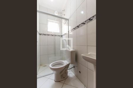 Banheiro da Suíte 1 de casa para alugar com 2 quartos, 69m² em Jardim Robru, São Paulo