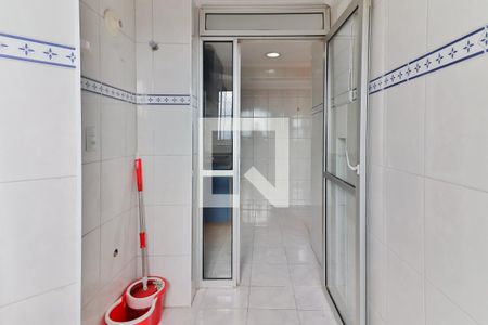 Apartamento à venda com 108m², 2 quartos e 1 vaga Apartamento à venda com 108m², 2 quartos e 1 vagaCozinha e Área de Serviço