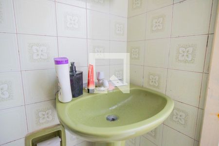 Banheiro de apartamento à venda com 1 quarto, 40m² em Farroupilha, Porto Alegre