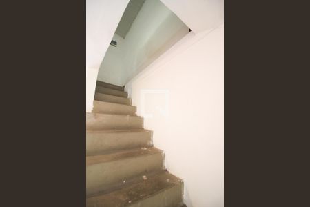 Escada de casa para alugar com 2 quartos, 160m² em Vila Invernada, São Paulo