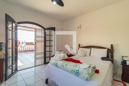 Suíte 1 de casa à venda com 3 quartos, 350m² em Parque Pinheiros, Taboão da Serra