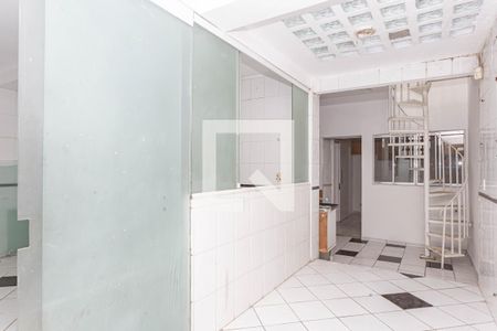 Casa à venda com 255m², 5 quartos e 2 vagas Casa à venda com 255m², 5 quartos e 2 vagasCorredor