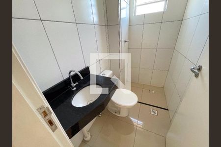 Banheiro de apartamento para alugar com 2 quartos, 48m² em Califórnia, Belo Horizonte