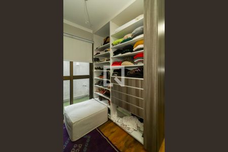 Closet da suíte de apartamento para alugar com 2 quartos, 70m² em Independência, Porto Alegre