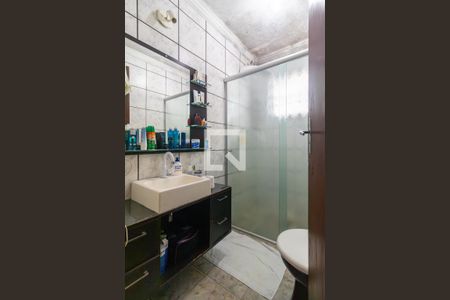 Banheiro da Suíte de casa para alugar com 2 quartos, 103m² em Parque Assunção, Taboão da Serra