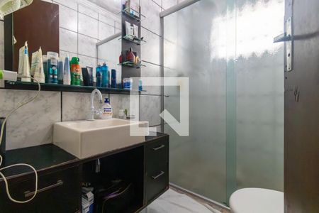Banheiro da Suíte de casa para alugar com 2 quartos, 103m² em Parque Assunção, Taboão da Serra