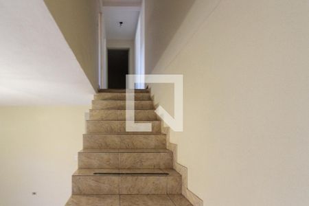 Escada de casa para alugar com 2 quartos, 100m² em Vila Primavera, São Paulo