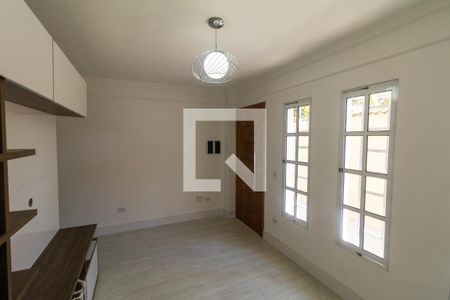 Sala de casa de condomínio à venda com 2 quartos, 70m² em Vila Nhocune, São Paulo
