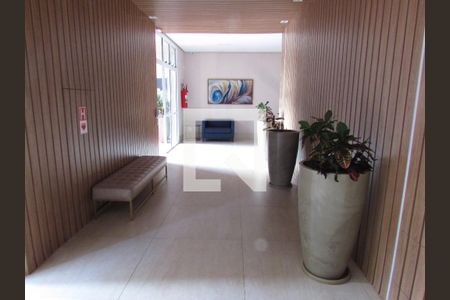 Hall de entrada de apartamento à venda com 3 quartos, 70m² em Parque Taboão, Taboão da Serra