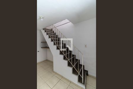 Escada de casa para alugar com 2 quartos, 70m² em Vila Caraguatá, São Paulo