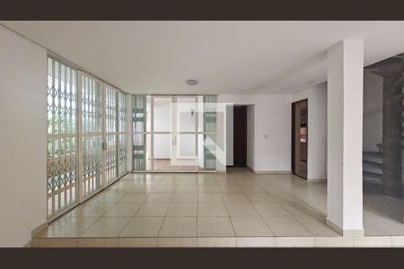 Sala de casa à venda com 7 quartos, 250m² em Socorro, São Paulo