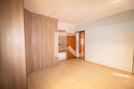 Quarto 1 de casa para alugar com 3 quartos, 1200m² em Vila Gustavo, São Paulo