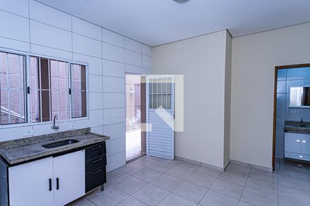 Sala e cozinha de casa para alugar com 1 quarto, 45m² em Vila Diva, São Paulo