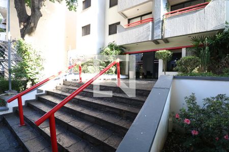 Entrada de apartamento à venda com 3 quartos, 90m² em Barra Funda, São Paulo