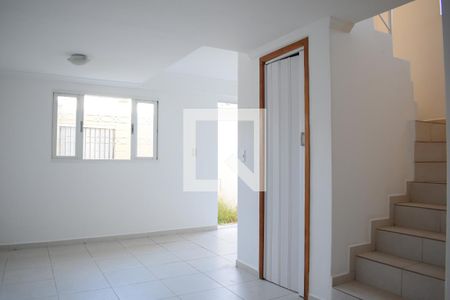 Sala de casa para alugar com 2 quartos, 89m² em Santa Quiteria, Curitiba