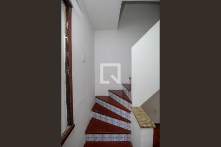 Escada de apartamento à venda com 2 quartos, 60m² em Cacuia, Rio de Janeiro