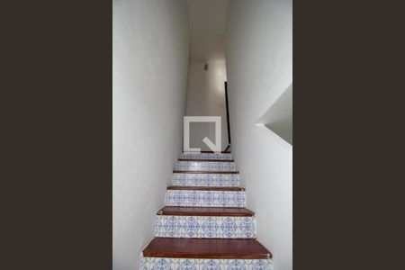 Escada de apartamento para alugar com 2 quartos, 60m² em Cacuia, Rio de Janeiro