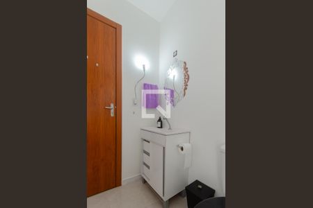 Banheiro Suíte 1 de casa de condomínio para alugar com 2 quartos, 130m² em Nonoai, Porto Alegre