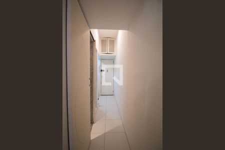 Banheiro social - corredor de apartamento para alugar com 1 quarto, 20m² em Copacabana, Rio de Janeiro