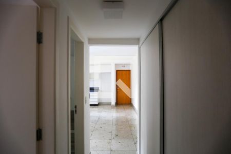 Corredor de apartamento à venda com 2 quartos, 72m² em Serra, Belo Horizonte