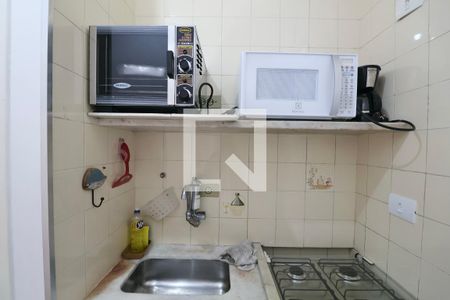 Cozinha de apartamento para alugar com 1 quarto, 29m² em Pitangueiras, Guarujá