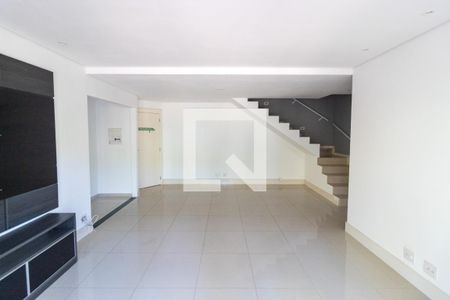 Sala de casa de condomínio para alugar com 3 quartos, 96m² em Jardim Umuarama, São Paulo