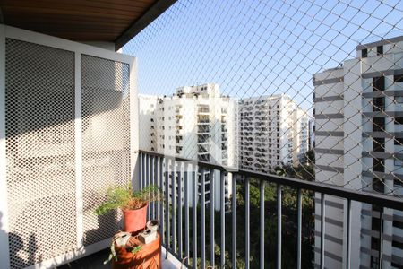 Varanda  de apartamento para alugar com 2 quartos, 116m² em Indianópolis, São Paulo