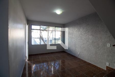 Sala de casa para alugar com 2 quartos, 80m² em Jardim Aeroporto, São Paulo