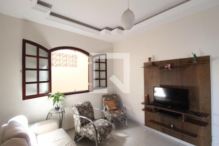 Casa 1 | Sala de Estar de casa para alugar com 5 quartos, 360m² em Planalto, Belo Horizonte