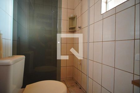 Banheiro Corredor - Piso Térreo de casa para alugar com 4 quartos, 120m² em Vila Jardim, Porto Alegre