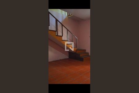 Escada - Segundo Piso de casa para alugar com 4 quartos, 120m² em Vila Jardim, Porto Alegre
