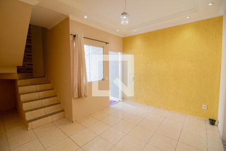 Sala de casa para alugar com 2 quartos, 70m² em Novo Horizonte, Betim