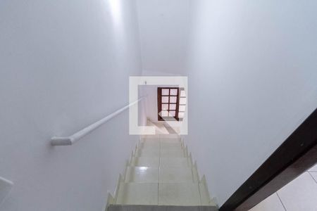 Escada de casa para alugar com 2 quartos, 120m² em Santa Branca, Belo Horizonte