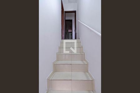 Escada de casa à venda com 2 quartos, 120m² em Santa Branca, Belo Horizonte
