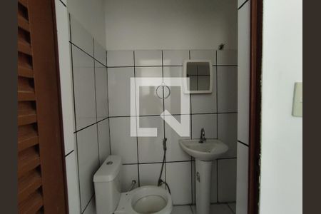 Banheiro de casa para alugar com 1 quarto, 33m² em Pedra Azul, Contagem