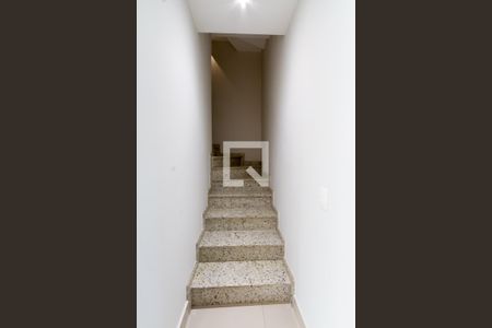 Escada de casa de condomínio para alugar com 3 quartos, 164m² em Jardim das Américas, Curitiba