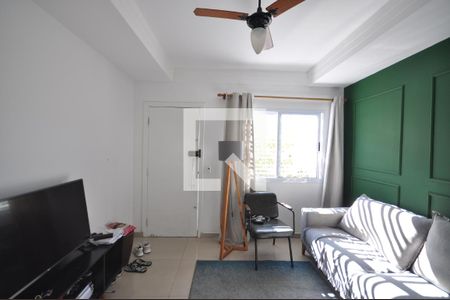 Sala de casa de condomínio para alugar com 2 quartos, 80m² em Vila Mazzei, São Paulo