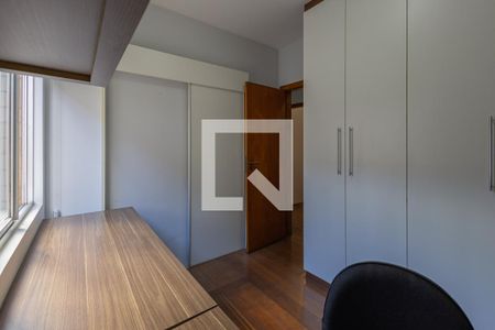 Quarto 1 de apartamento à venda com 3 quartos, 100m² em Santo Antônio, Belo Horizonte