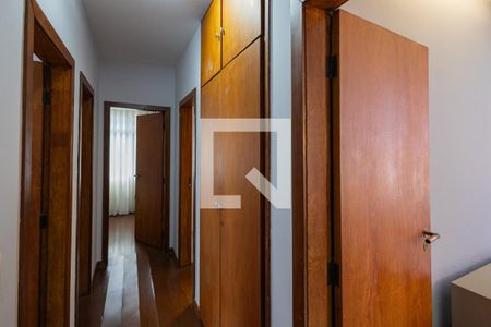 Corredor  de apartamento à venda com 3 quartos, 100m² em Santo Antônio, Belo Horizonte