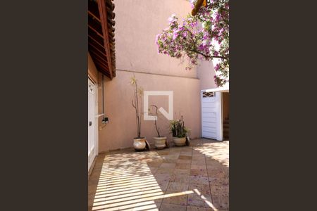 Casa à venda com 516m², 6 quartos e 10 vagas Casa à venda com 516m², 6 quartos e 10 vagasGaragem