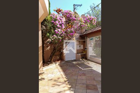 Casa à venda com 516m², 6 quartos e 10 vagas Casa à venda com 516m², 6 quartos e 10 vagasGaragem