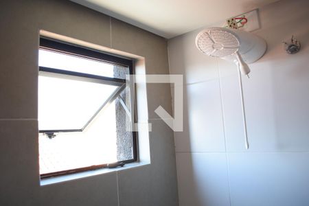 Banheiro de apartamento para alugar com 1 quarto, 35m² em Novo Mundo, Curitiba