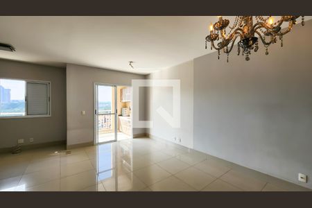 Sala de apartamento à venda com 2 quartos, 80m² em Jardim Tupanci, Barueri