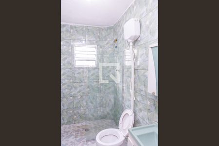 Banheiro de casa para alugar com 2 quartos, 60m² em Jardim Itapema, São Paulo
